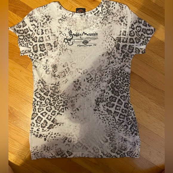 - - 🏍️Harley Davidson shirt no size tag measures 18 inches P to P and 26in long - Picture 3 of 7